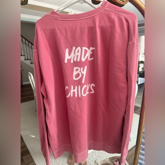 Women’s Bev “Made by Chicks” Crew sweatshirt size XL - Picture 2 of 2